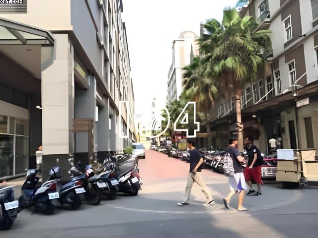 台中西屯華廈法拍-4